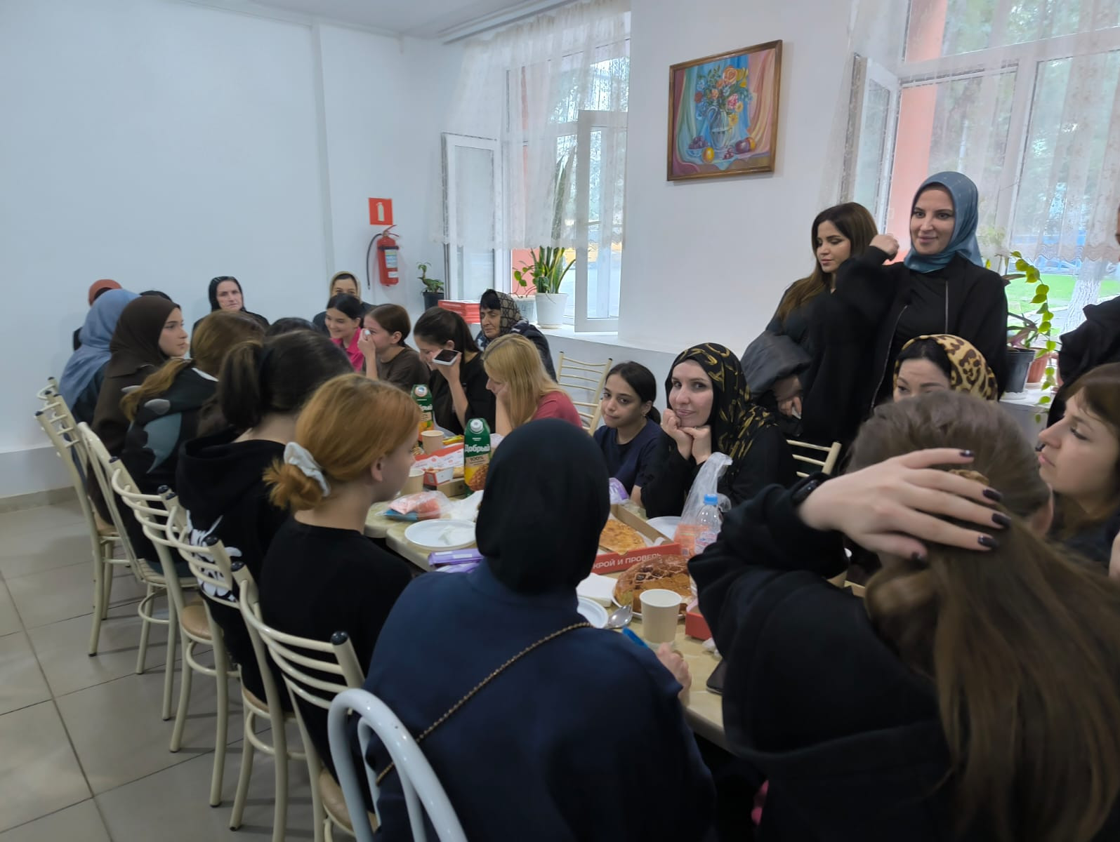 Представители "Семейная галерея" и " Токио" в гостях у воспитанников детского дома.